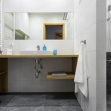 Jt Apartments/dworska